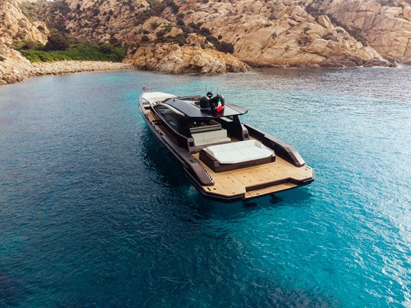 MAORI 80 YACHT FOR SALE IN DUBAI | PRICE ON APPLICATION | EXTERIOR (14)