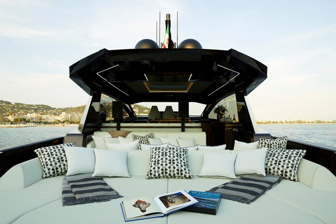 MAORI 80 YACHT FOR SALE IN DUBAI | PRICE ON APPLICATION | DECK SPACE (2)