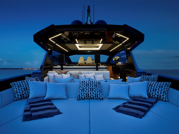 MAORI 80 YACHT FOR SALE IN DUBAI | PRICE ON APPLICATION | DECK SPACE (8)