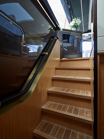 MAORI 80 YACHT FOR SALE IN DUBAI | PRICE ON APPLICATION | INTERIOR (8)