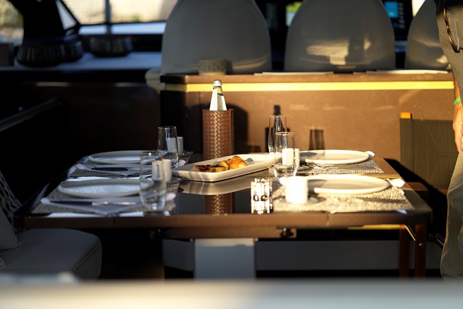 MAORI 80 YACHT FOR SALE IN DUBAI | PRICE ON | INTERIOR (10)