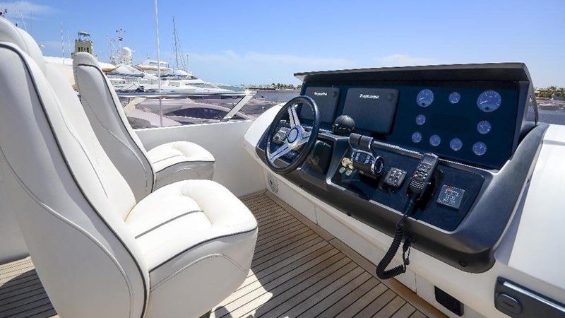 COCKPIT AT FLYBRIDGE