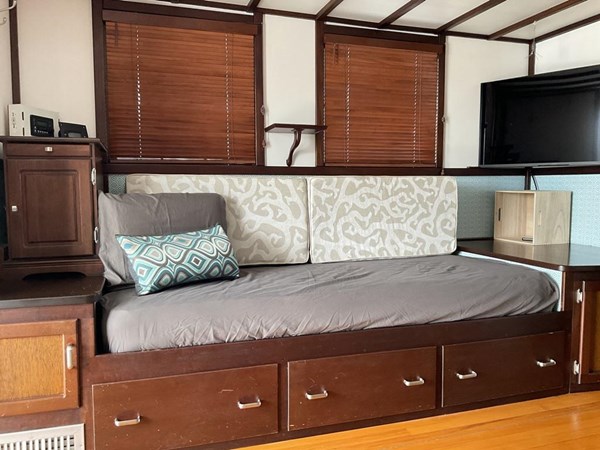 9212071_20240131124443611_1_XLARGE