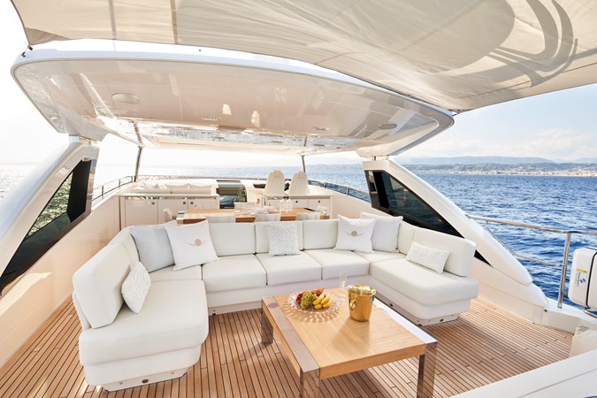 30M Flybridge Seating 2
