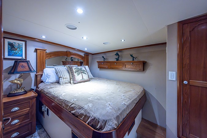 58_hunley_sullivan_will_rise_master_stateroom_1