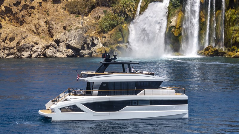 2027 Lazzara LPC 300 waterfall