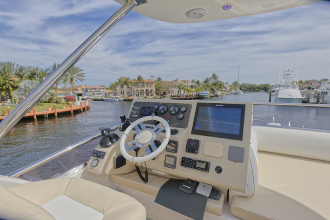 10_2015 64ft Azimut 64 Flybridge NEENA