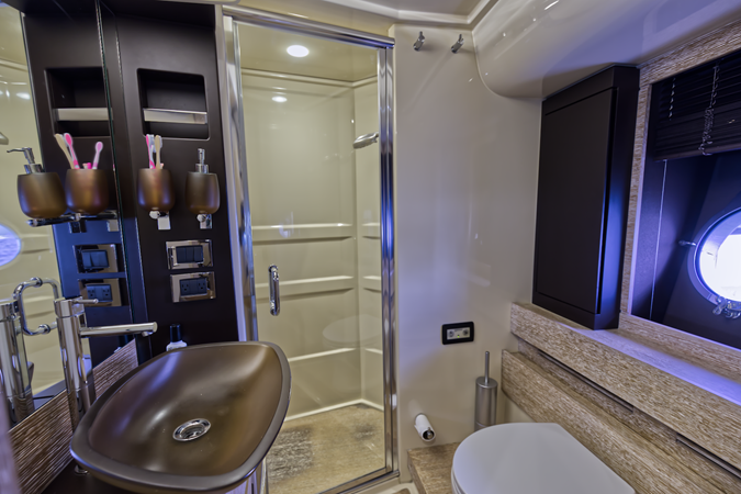 37_2015 64ft Azimut 64 Flybridge NEENA