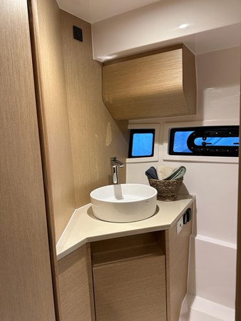 17_2023 30ft Vento Yacht V30 Weekender_twin engine