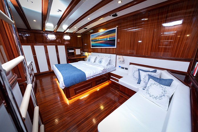 Queen of Datca Fwd Master Cabin 03