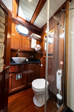 Queen of Datca Fwd Master Cabin Bathroom 01
