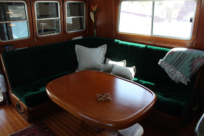 Note aft opening ports