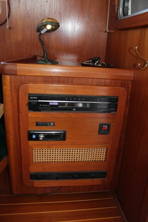 Salon entertainment center