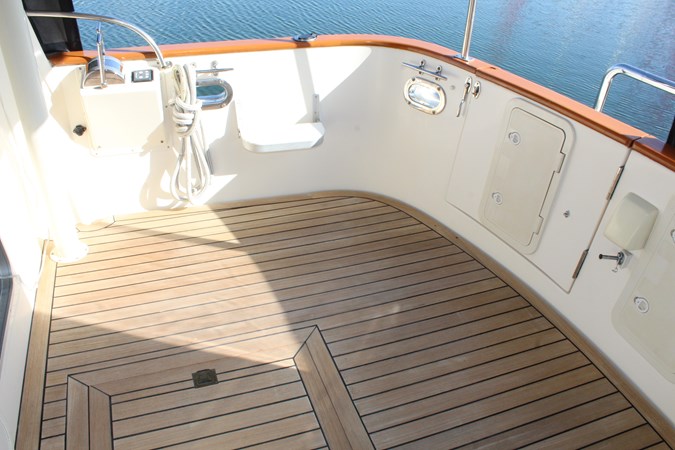 Aft deck with lazerette hatch