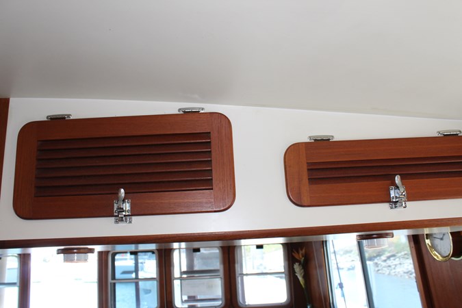 Galley overhead stowage