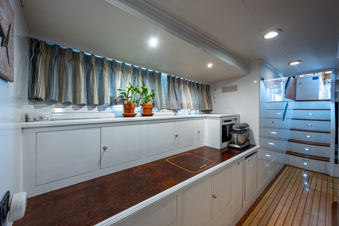 97_marlow_pivot_lower_galley_laundry_3