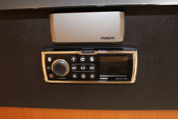 Fusion stereo, music throughout the boat