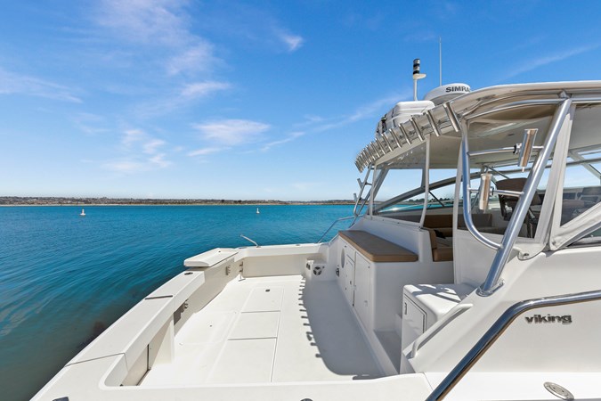 Clean cockpit workspace