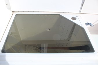 Bait tank splash guard