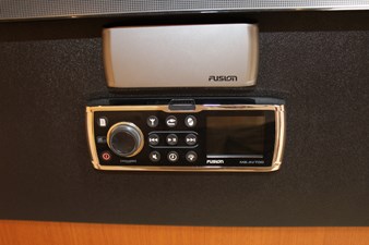 Fusion stereo, music throughout the boat