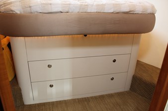 Master berth drawer stowage