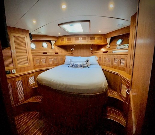 2005 Selene 53 (ASANTE) VIP Stateroom