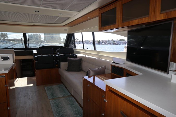 20_2020 60ft Riviera 6000 Sport Yacht