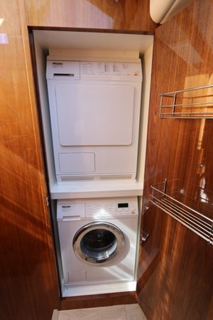 31_2020 60ft Riviera 6000 Sport Yacht