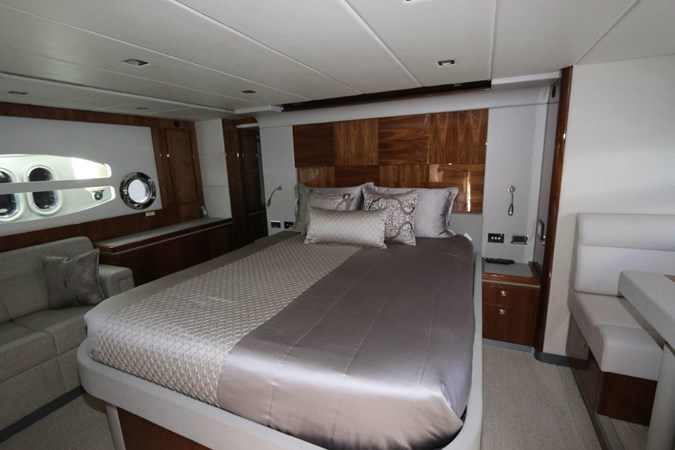 33_2020 60ft Riviera 6000 Sport Yacht
