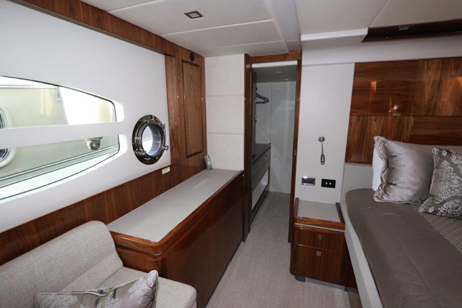 37_2020 60ft Riviera 6000 Sport Yacht