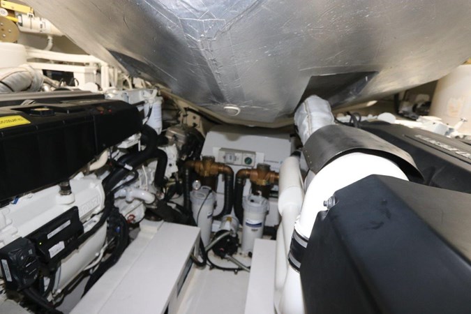 46_2020 60ft Riviera 6000 Sport Yacht