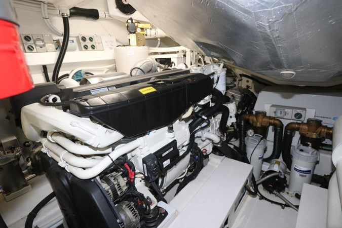 47_2020 60ft Riviera 6000 Sport Yacht