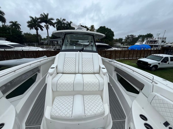 8_2021 37ft Pursuit S378