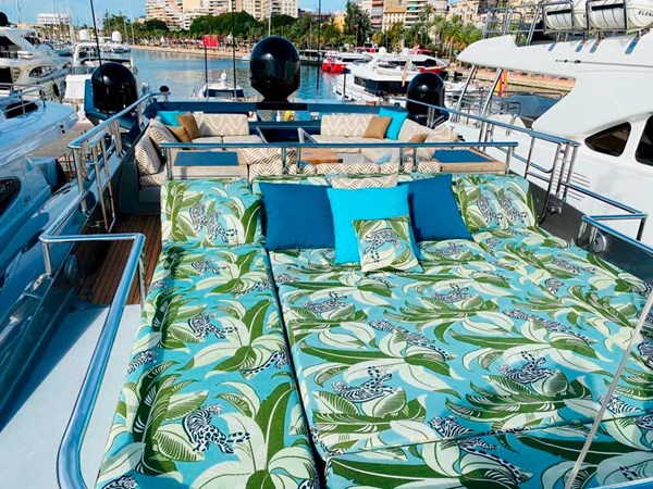 Palmer-Johnson-PJ120-Escape II-Motor Yacht-Exterior-Flybridge-Solarium