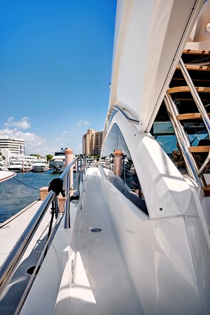 6_2017 68ft Sunseeker 68 Sport Yacht ONCE AROUND