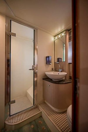 SEALINE T 60 Bathroom