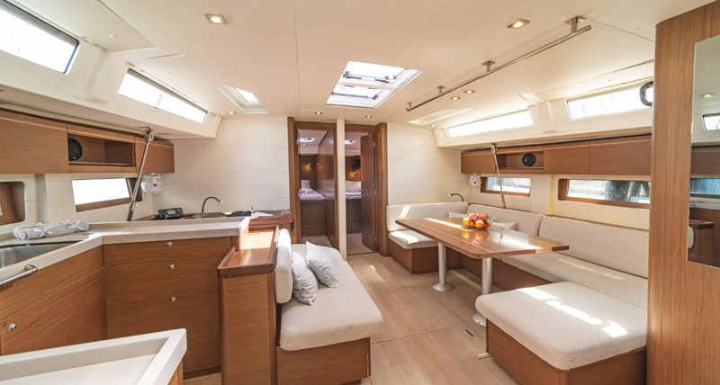 OCEANIS 51.1 interior salon