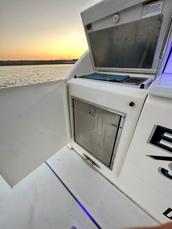 2019-tiara-yachts-f44-flybridge-power-9402557-20240523063843697-1_XLARGE