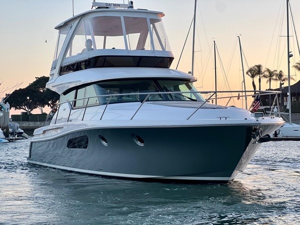 2019-tiara-yachts-f44-flybridge-power-9402557-20240523063852773-1_XLARGE