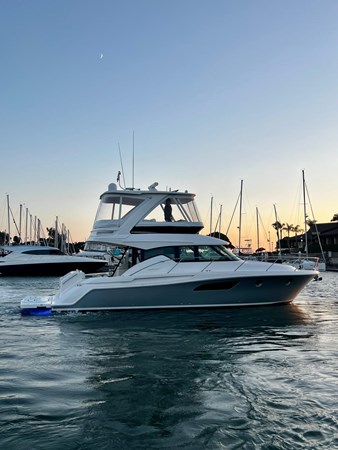 2019-tiara-yachts-f44-flybridge-power-9402557-20240523063854749-1_XLARGE