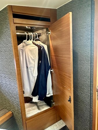 2019-tiara-yachts-f44-flybridge-power-9402557-20240523063914881-1_XLARGE