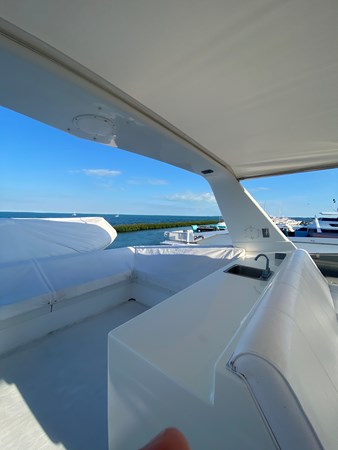 12_1994 70ft Hatteras 70 Cockpit M_Y LUMBER AWAY IV