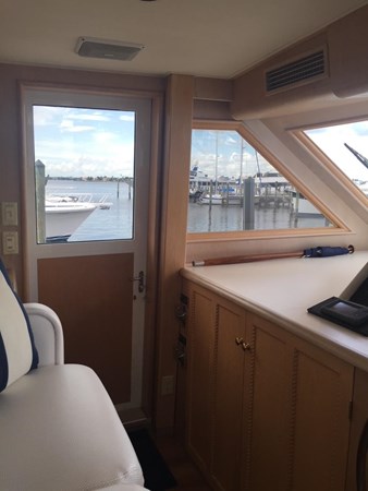 30_1994 70ft Hatteras 70 Cockpit M_Y LUMBER AWAY IV