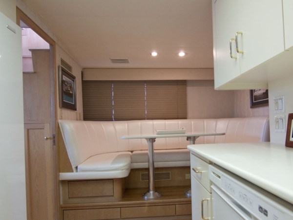 31_1994 70ft Hatteras 70 Cockpit M_Y LUMBER AWAY IV