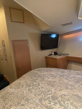 53_1994 70ft Hatteras 70 Cockpit M_Y LUMBER AWAY IV