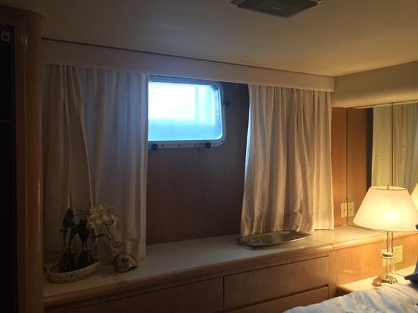 60_1994 70ft Hatteras 70 Cockpit M_Y LUMBER AWAY IV