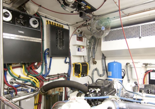 73_1994 70ft Hatteras 70 Cockpit M_Y LUMBER AWAY IV