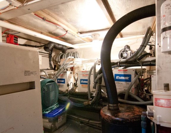 75_1994 70ft Hatteras 70 Cockpit M_Y LUMBER AWAY IV