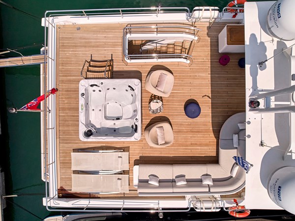 ALBA - FLYBRIDGE (24)