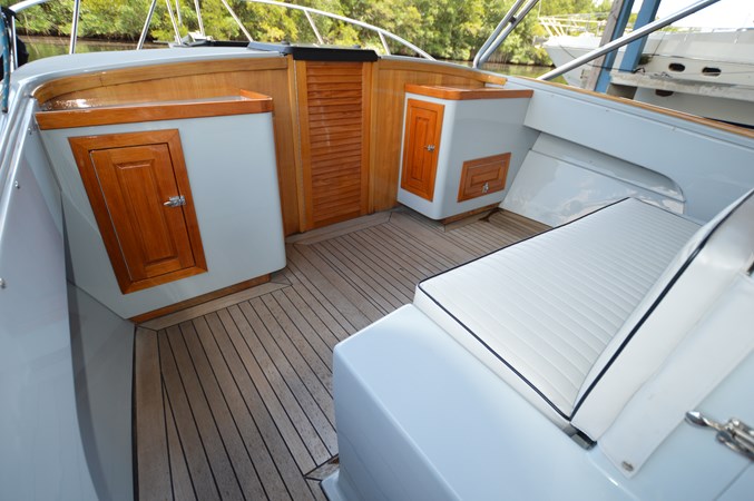 29 STRIKE 2023 BOW SEATING AND COCKPIT